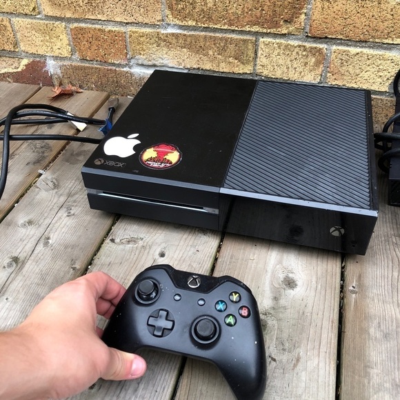 Xbox One Console With Remote & Cords - Picture 4 of 4